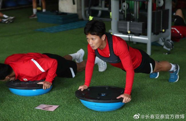 火舞脱了内裤打开腿让男人桶